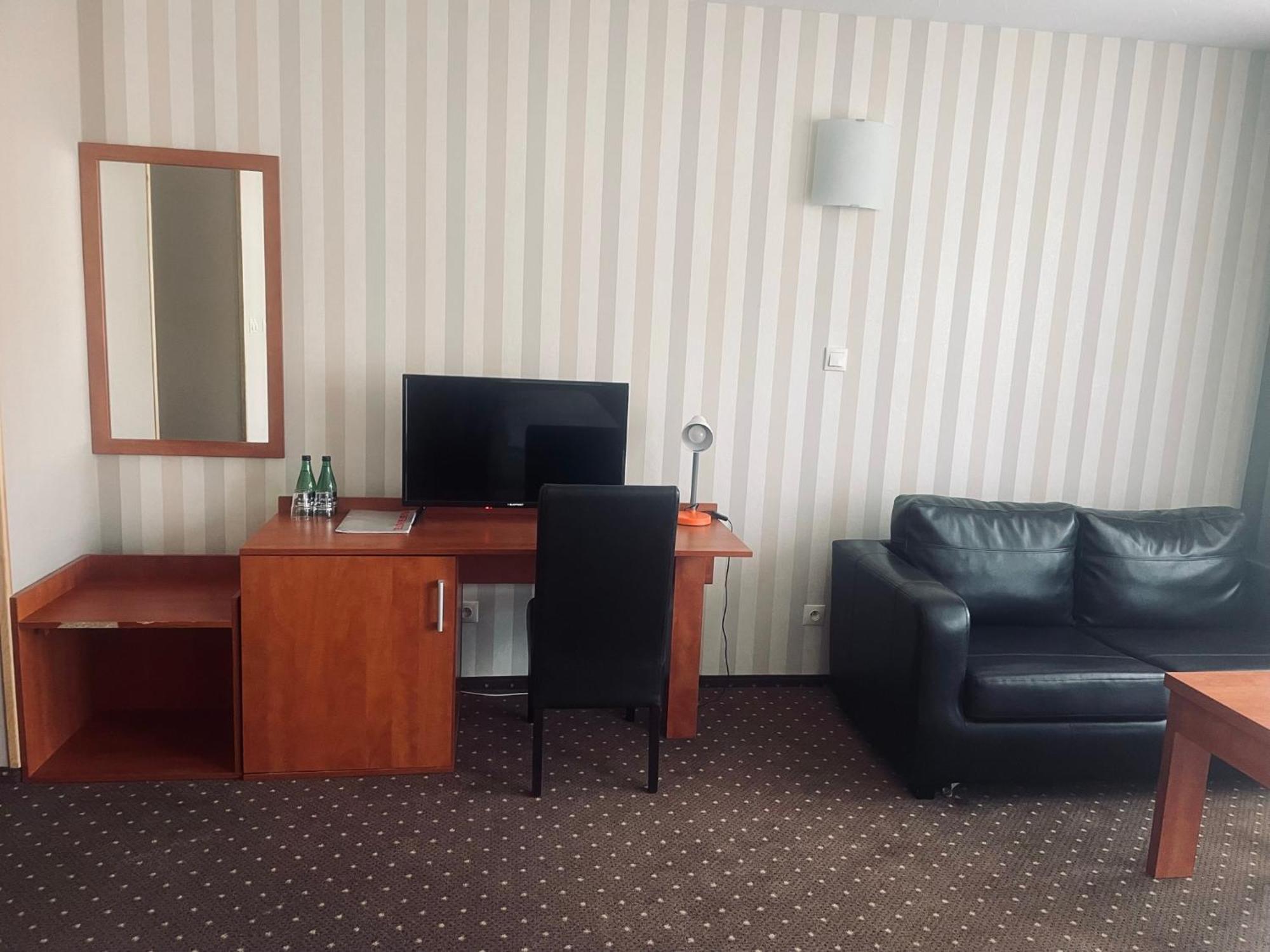 Papaver Hotel Ślesin Exterior foto